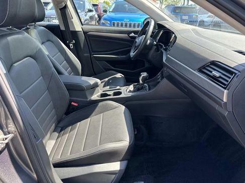 Used 2024 Volkswagen Jetta SE w/ Panoramic Sunroof Package FWD image 10