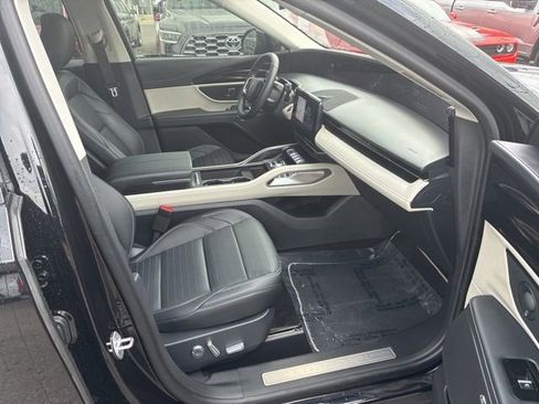 Used 2025 Lincoln Nautilus Reserve AWD/4WD image 25