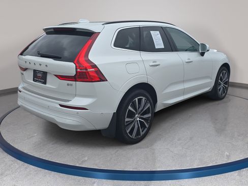 Used 2022 Volvo XC60 B5 Momentum w/ Advanced Package FWD image 5