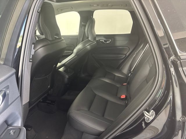 Used 2025 Volvo XC60 B5 Plus AWD/4WD image 18
