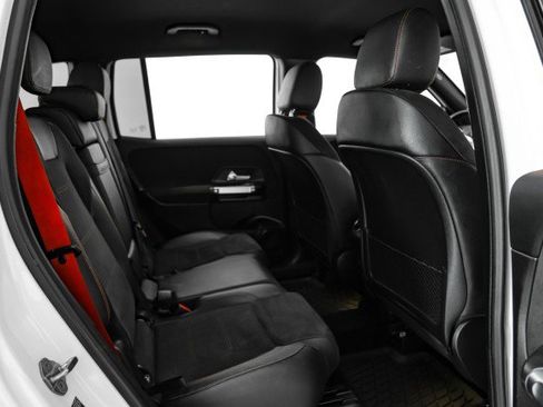 Used 2021 Mercedes-Benz GLB 35 AMG 4MATIC image 33