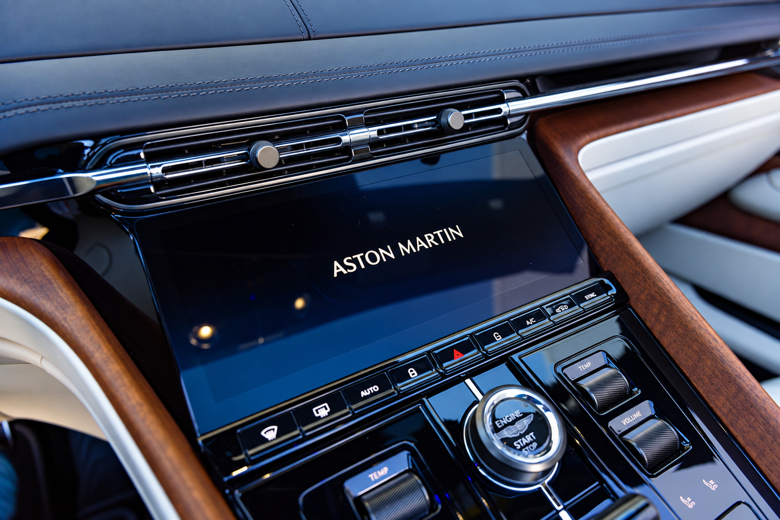 Used 2024 Aston Martin DB12 Convertible RWD image 24