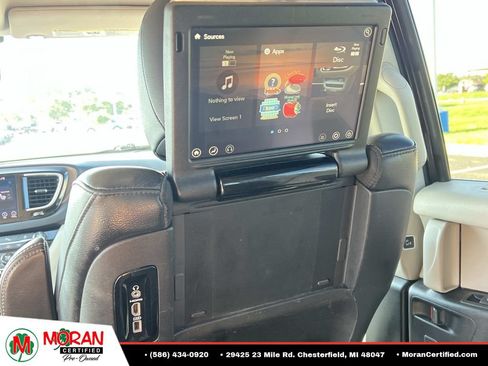 Used 2018 Chrysler Pacifica Touring-L Plus w/ Tire & Wheel Group FWD image 16