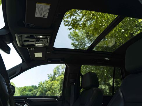 Used 2023 Chevrolet Tahoe Z71 w/ Z71 Off-Road Package AWD/4WD image 34