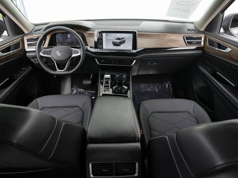 Used 2024 Volkswagen Atlas SE image 42