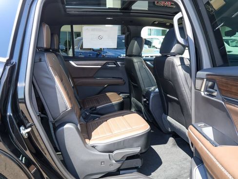 New 2027 GMC Acadia Denali Ultimate w/ LPO, Floor Liner Package AWD/4WD image 37