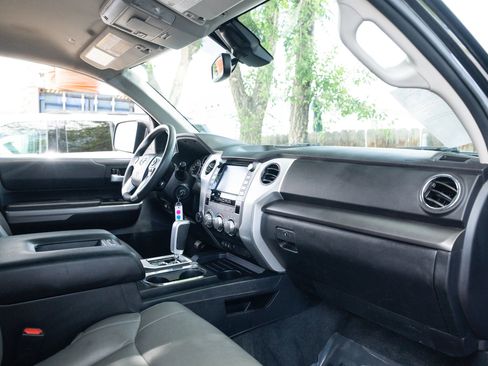 Used 2020 Toyota Tundra SR5 w/ SR5 Upgrade Package AWD/4WD image 19
