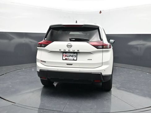 Used 2024 Nissan Rogue S AWD/4WD image 7