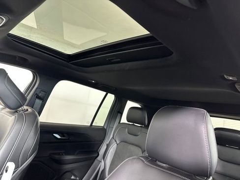 Used 2023 Jeep Grand Cherokee Altitude image 13