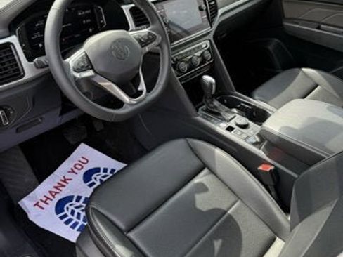 Certified 2022 Volkswagen Atlas SE image 16