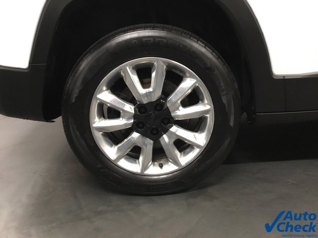 Used 2016 Jeep Cherokee Limited AWD/4WD image 16