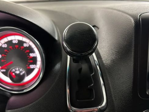 Used 2019 Dodge Grand Caravan GT FWD image 12