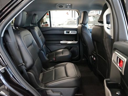 Used 2023 Ford Explorer Limited w/ Equipment Group 301A AWD/4WD image 13