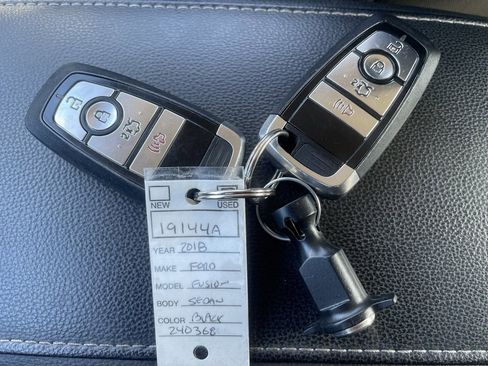 Used 2018 Ford Fusion SE w/ Fusion SE Technology Package image 19