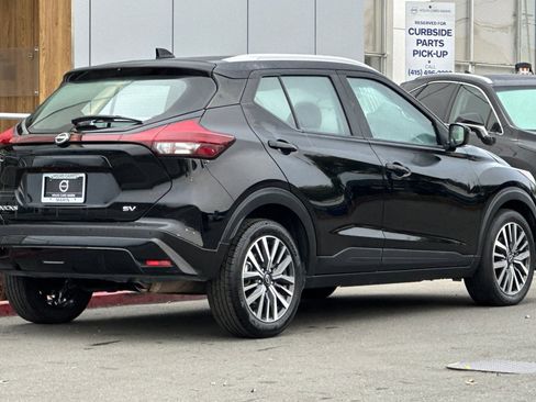 Used 2023 Nissan Kicks SV image 2
