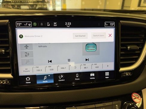 Used 2024 Chrysler Pacifica Touring-L image 17