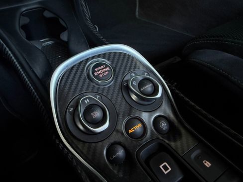 Used 2018 McLaren 570S Spider image 38