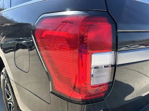 Used 2024 Ford Expedition XLT image 11