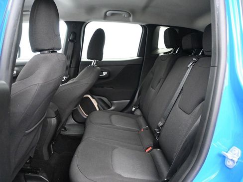 Used 2015 Jeep Renegade Latitude AWD/4WD image 8