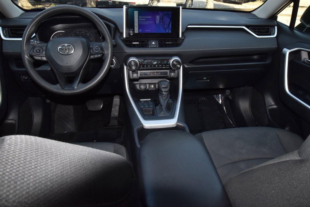 Used 2025 Toyota RAV4 XLE AWD/4WD image 16