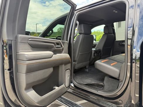 Used 2024 GMC Sierra 2500 AT4 w/ Technology Package AWD/4WD image 19