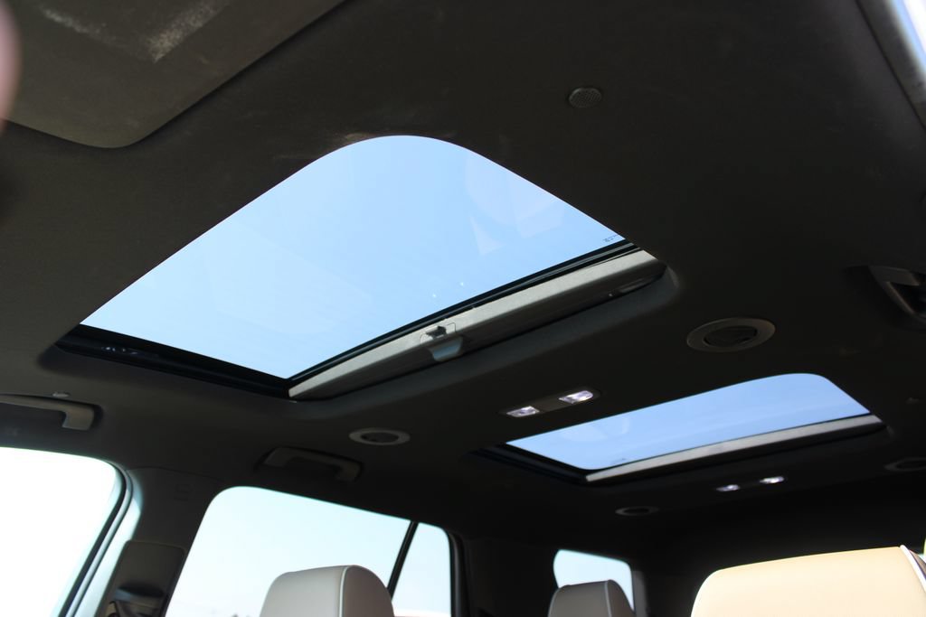 Used 2023 Chevrolet Traverse Premier FWD image 66