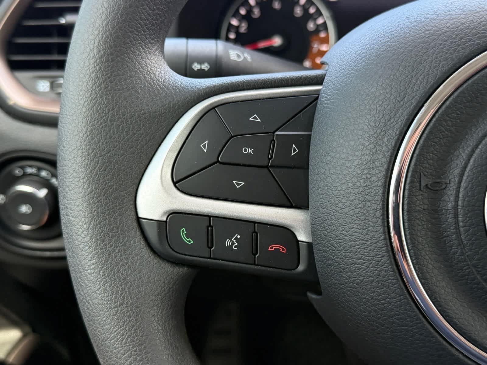 Used 2023 Jeep Renegade Latitude AWD/4WD image 15