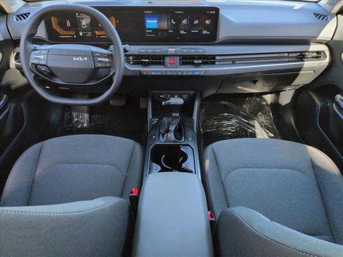 Used 2025 Kia K4 LXS image 17