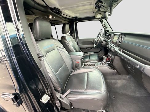 Used 2023 Jeep Wrangler Unlimited Rubicon 4xe w/ Cold Weather Group AWD/4WD image 33