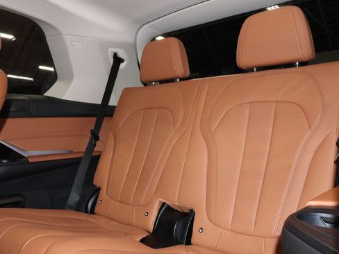 Used 2022 BMW X7 xDrive40i w/ Premium Package image 23