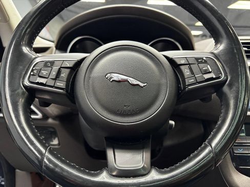 Used 2017 Jaguar F-PACE Prestige image 20