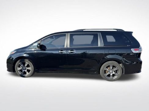 Used 2017 Toyota Sienna SE image 2
