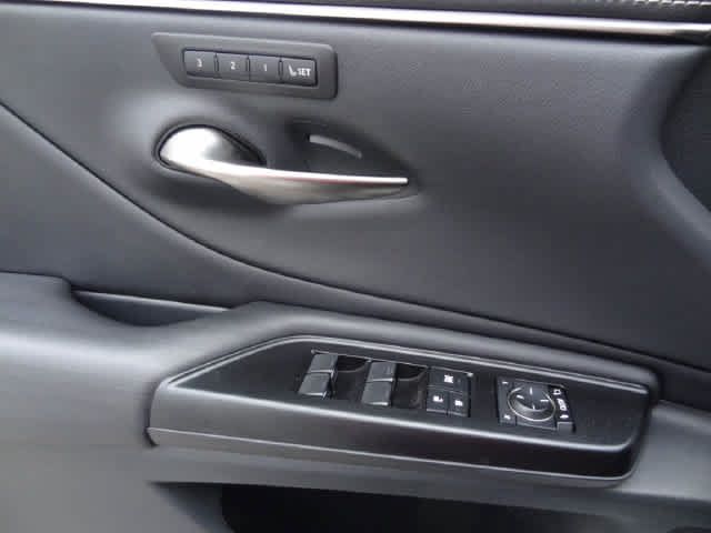 Used 2020 Lexus ES 300h w/ Accessory Package FWD image 14