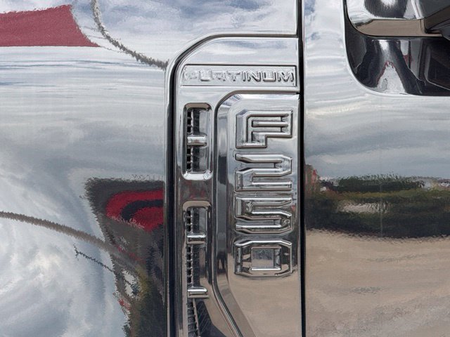 Certified 2025 Ford F250 4x4 Crew Cab Super Duty image 10