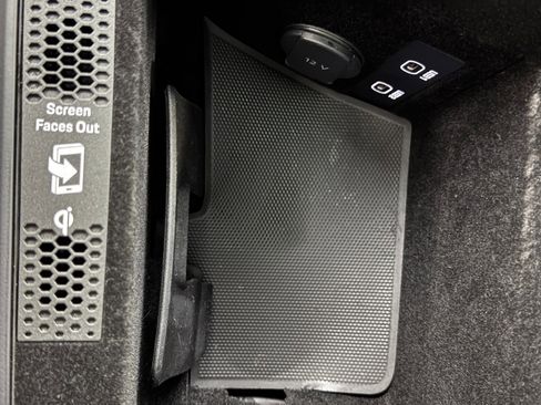 Used 2020 Porsche Taycan image 36