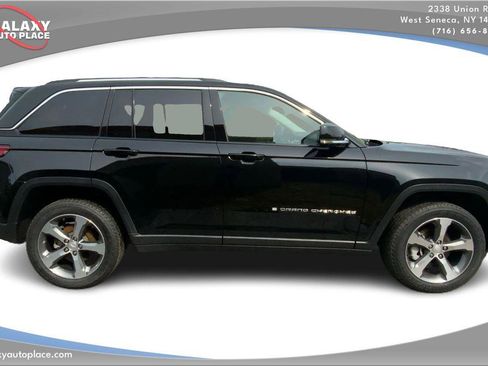 Used 2023 Jeep Grand Cherokee Limited w/ Luxury Tech Group II AWD/4WD image 4