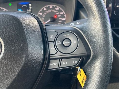 Used 2025 Toyota Corolla LE FWD image 17