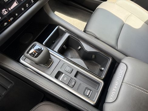 Used 2026 Nissan Pathfinder SL w/ SL Premium Package FWD image 14