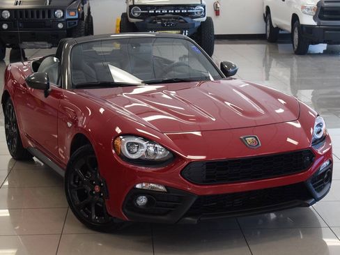 Used 2020 FIAT 124 Spider Abarth w/ Convenience Group RWD image 8