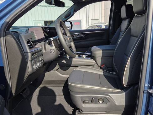 New 2026 Chevrolet Suburban Premier w/ Sun And Tow Package AWD/4WD image 3