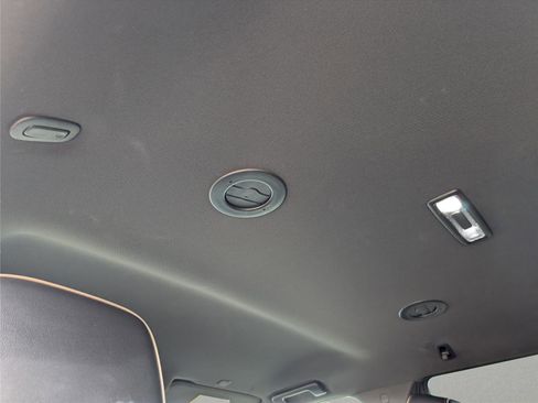 Used 2023 GMC Yukon SLT image 29