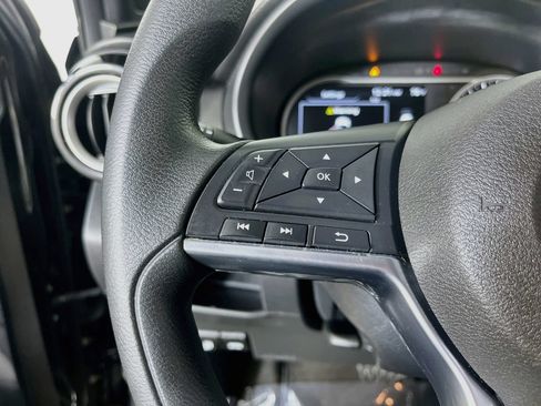 Used 2019 Nissan Kicks SV FWD image 15