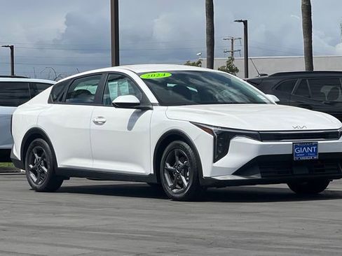 Used 2025 Kia K4 image 2
