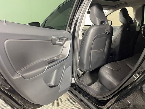 Used 2016 Volvo XC60 T5 Premier image 12