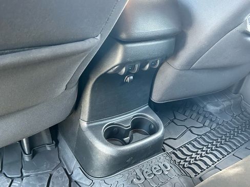 Certified 2017 Jeep Wrangler Unlimited Rubicon w/ Connectivity Group image 30