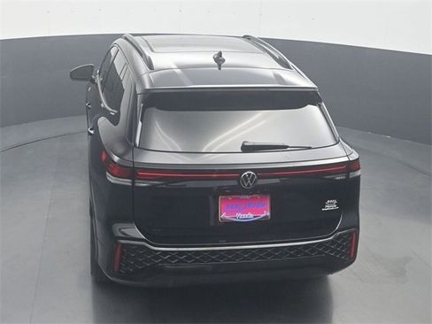 Used 2026 Volkswagen Tiguan SE R-Line image 24