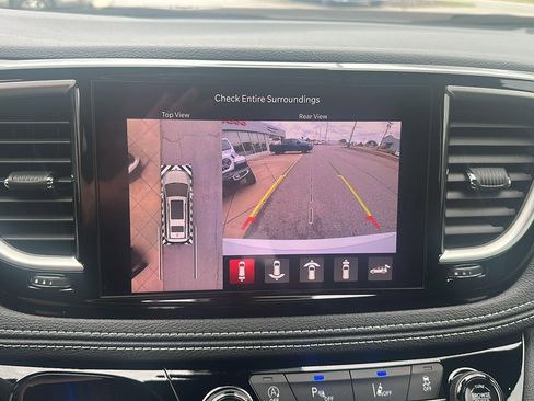 New 2026 Chrysler Pacifica Select image 18