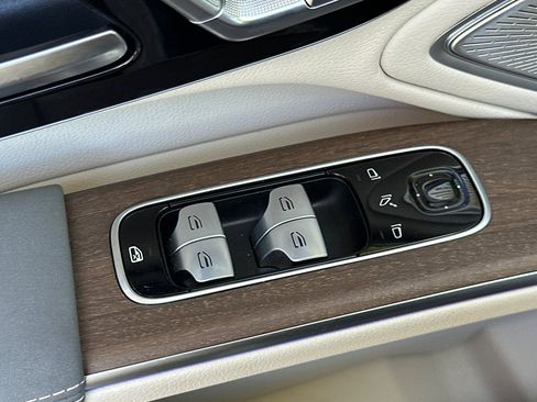 Used 2022 Mercedes-Benz EQS 580 4MATIC Sedan image 14