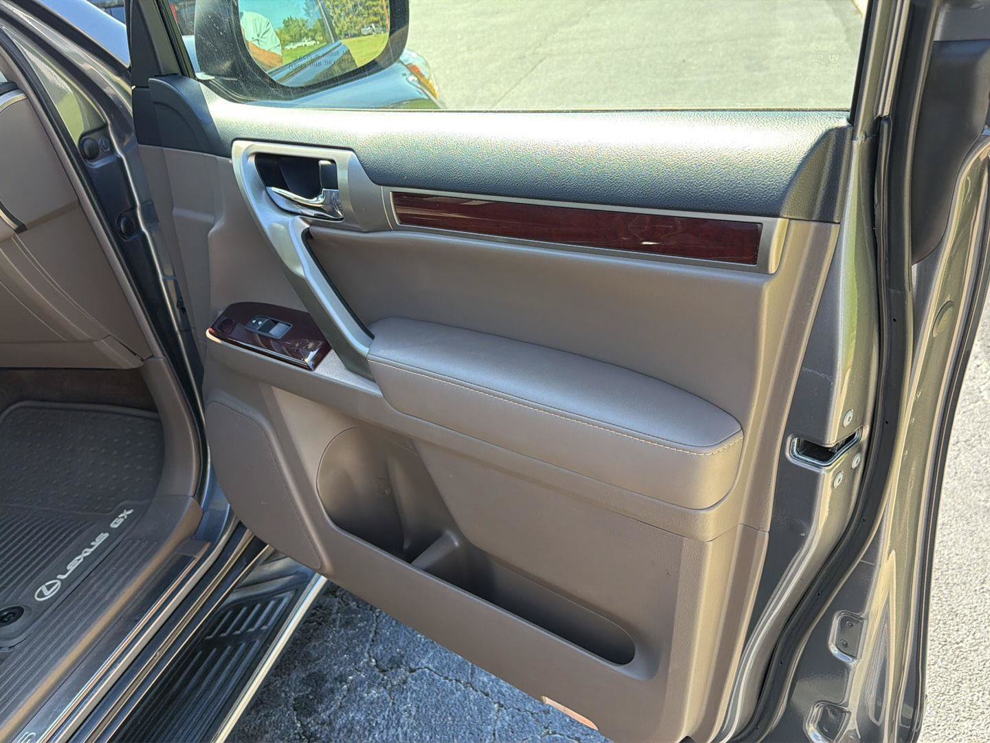 Used 2019 Lexus GX 460 Premium AWD/4WD image 16