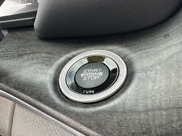 Used 2023 Jeep Grand Cherokee Overland AWD/4WD image 25